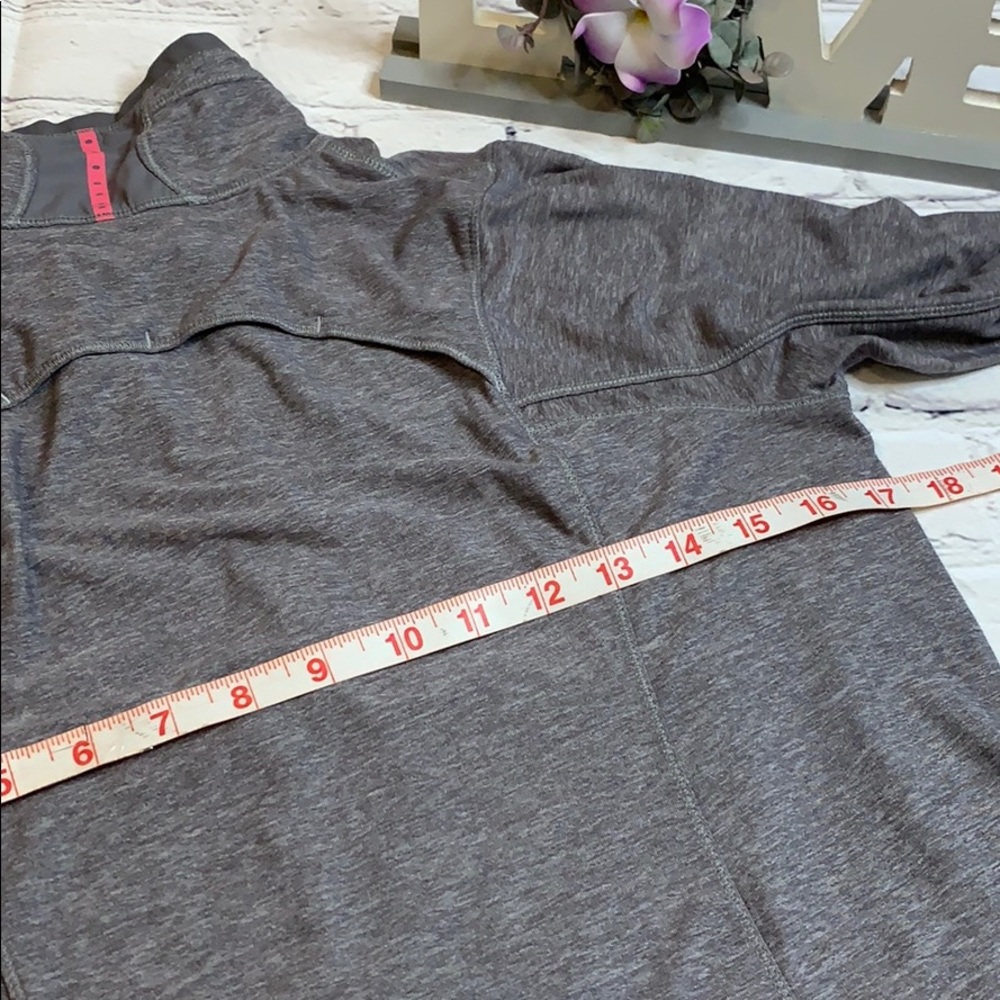 *SOLD* Lululemon 1/4 zip Grey Pace Pusher Pullover - Picture 8 of 12